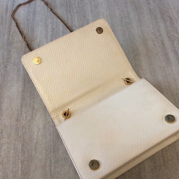 Vintage Cream Faux Snakeskin Gold-Chained Crossbody Bag - Picture 4 of 8